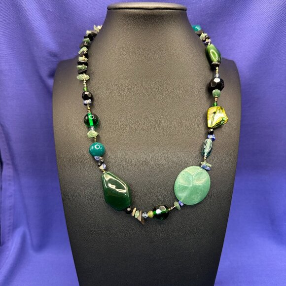 Unica Green Jadeite & Shell & Glass Necklace - Picture 6 of 13
